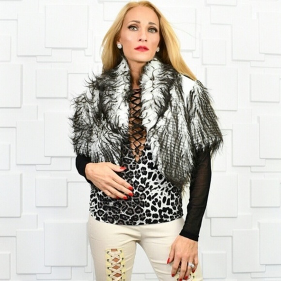 GO GET THEM Faux Fur Jacket - Picture 2 of 4